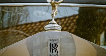 Елизавета IIнин “Rolls-Royce” унаасы аукционго коюлду